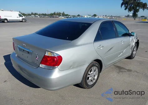 2005 Toyota Camry Le V6 z USA, uszkodzony, nr VIN 4T1BF32K55U599321